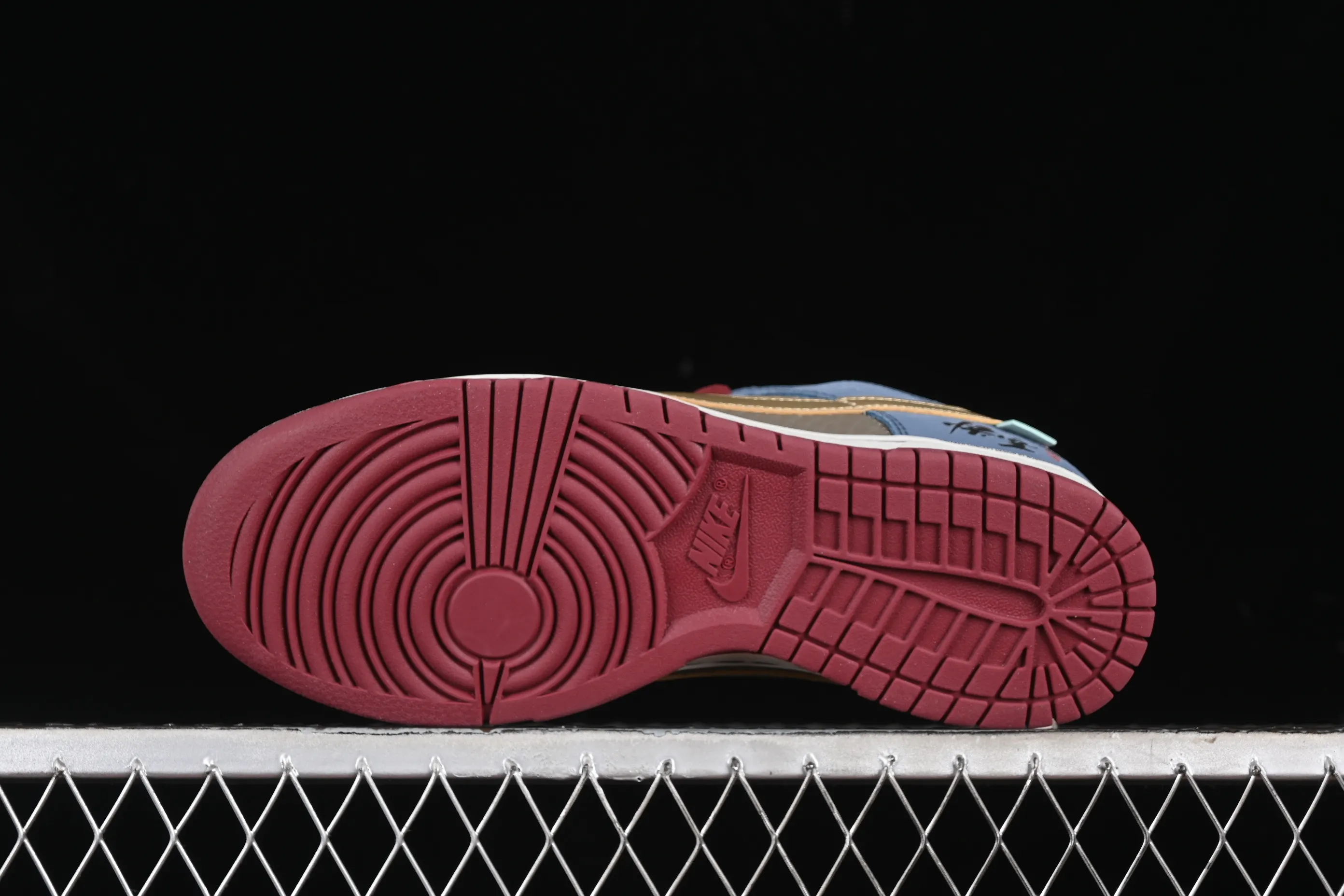 All Categories Nk SB Dunk Series Nk SB Dunk Low Low-top sneakers Nk Dunk Low Game theme Black Myth Wukong Xiangyun Dragon Pattern Deconstructed retro low-top casual sneakers WK0820-001